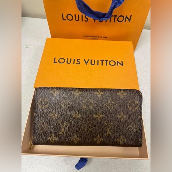Sold‼️Authentic LV Mono Zippy Wallet💕
Giftable condition🎁 - Picture 5 of 16